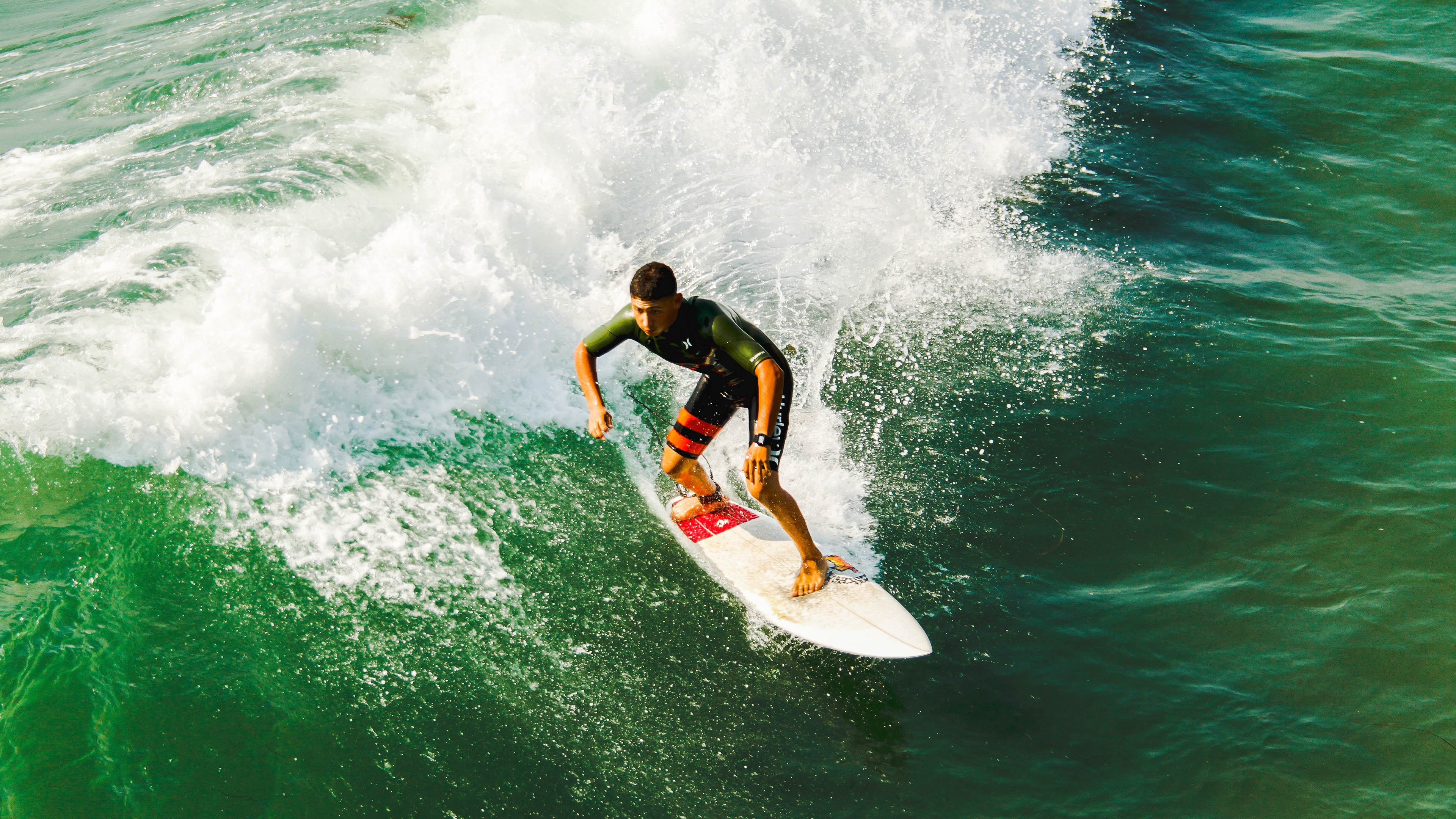 冠军争夺进入白热化阶段，积分榜形势紧张，冠军顺序